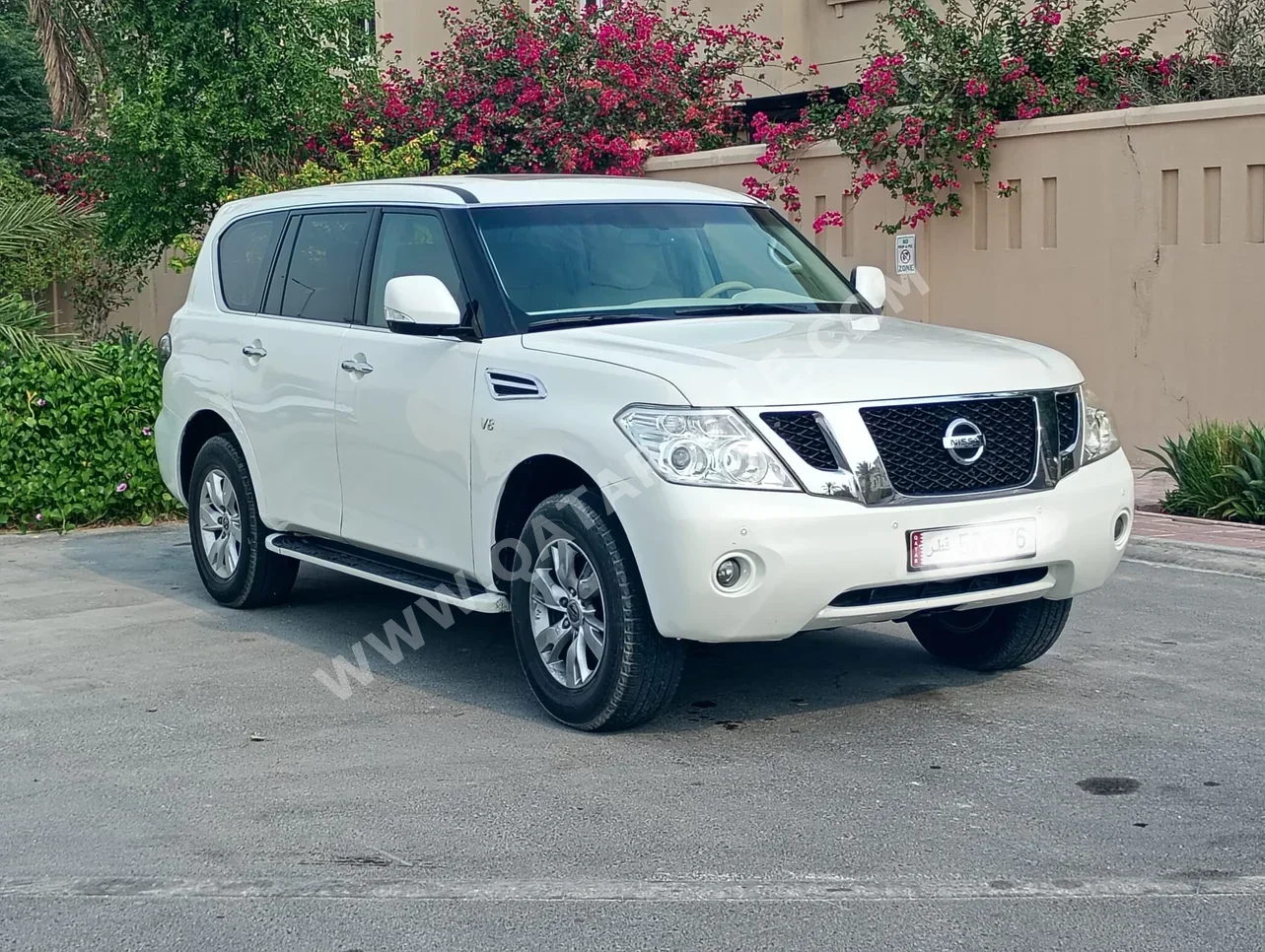 نيسان  باترول  ال اي  2012  اوتوماتيك  165,000 كم  8 سلندر  دفع رباعي  اس يو في  أبيض