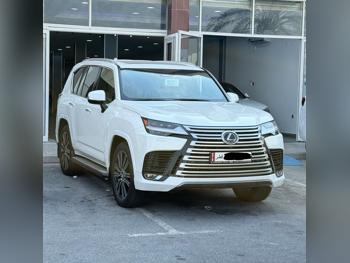 Lexus  LX  600 Luxury  2025  Automatic  10,000 Km  6 Cylinder  All Wheel Drive (AWD)  SUV  White  With Warranty