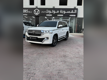 تويوتا  لاند كروزر  في اكس ار  2016  اوتوماتيك  316,000 كم  8 سلندر  دفع رباعي  اس يو في  أبيض