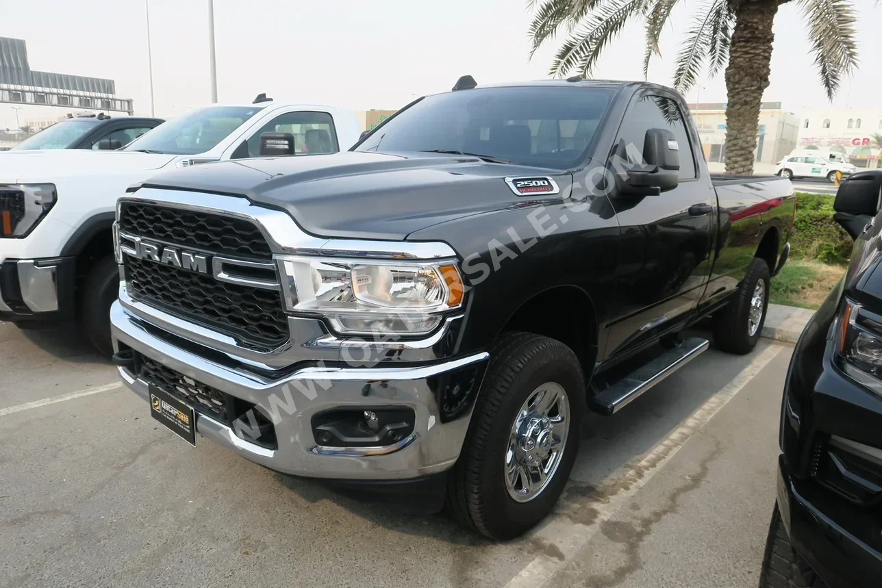 دودج رام 2500 2024 اوتوماتيك 6,000 كم 8 سلندر دفع رباعي بيكب رمادي تحت الضمان