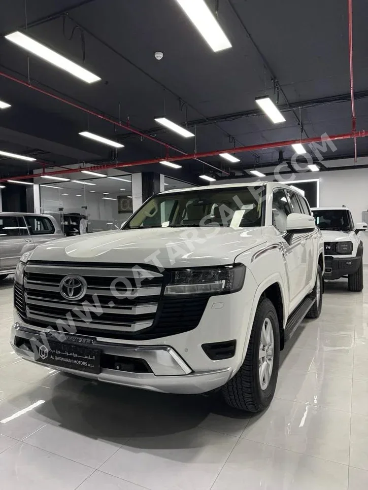 تويوتا لاند كروزر جي اكس ار 2022 اوتوماتيك 219,000 كم 6 سلندر دفع رباعي اس يو في أبيض