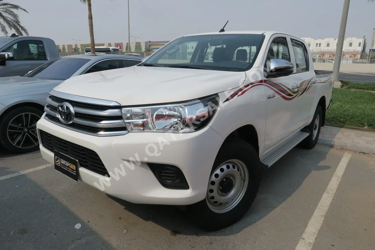 تويوتا هاي لوكس 2021 اوتوماتيك 67,000 كم 4 سلندر دفع رباعي بيكب أبيض