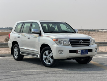 Toyota  Land Cruiser  GXR  2014  Automatic  292,000 Km  8 Cylinder  Four Wheel Drive (4WD)  SUV  White