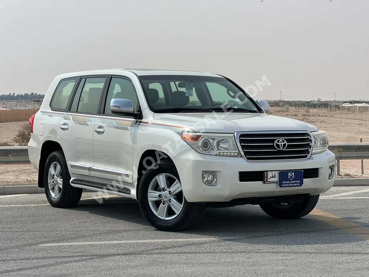 تويوتا  لاند كروزر  جي اكس ار  2014  اوتوماتيك  292,000 كم  8 سلندر  دفع رباعي  اس يو في  أبيض