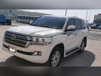 Toyota  Land Cruiser  GXR  2018  Automatic  200,000 Km  8 Cylinder  Four Wheel Drive (4WD)  SUV  White