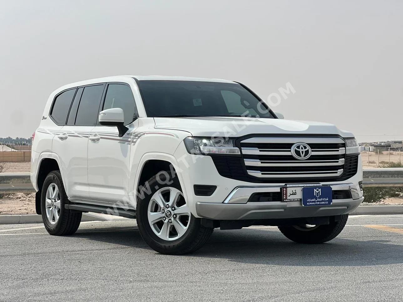 تويوتا لاند كروزر جي اكس ار 2022 اوتوماتيك 164,000 كم 6 سلندر دفع رباعي اس يو في أبيض