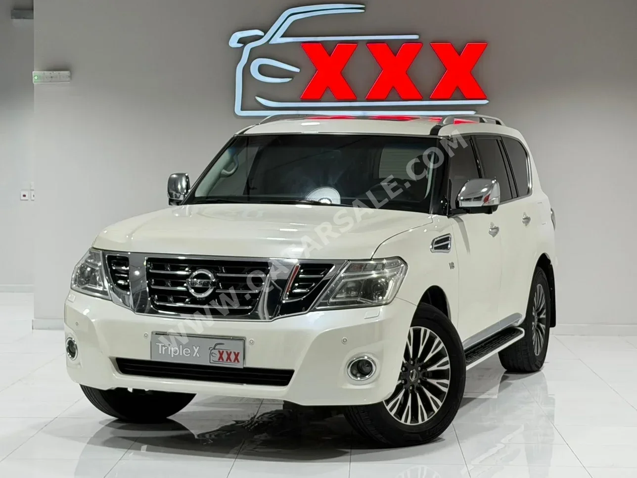 نيسان  باترول  بلاتنيوم  2014  اوتوماتيك  303,000 كم  8 سلندر  دفع رباعي  اس يو في  أبيض