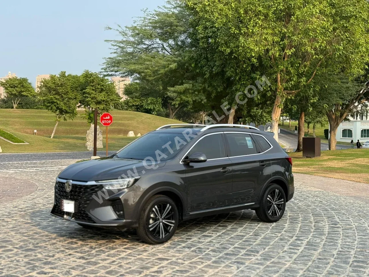 ام جي ار اكس5 إس يو في 4 في 4 رمادي 2026