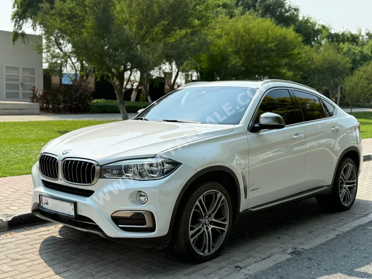 بي ام دبليو الفئة - اكس اكس 6 2016 اوتوماتيك 112,000 كم 8 سلندر دفع رباعي اس يو في أبيض