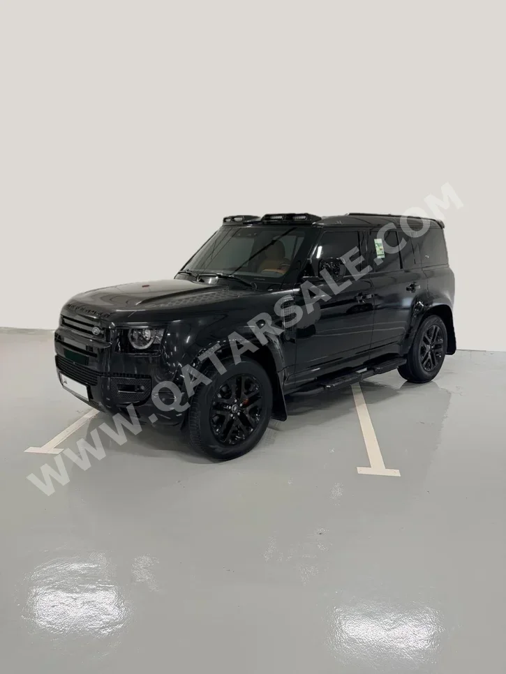 لاند روفر ديفيندر 110 اس اي 2023 اوتوماتيك 72,000 كم 4 سلندر دفع رباعي اس يو في أسود تحت الضمان