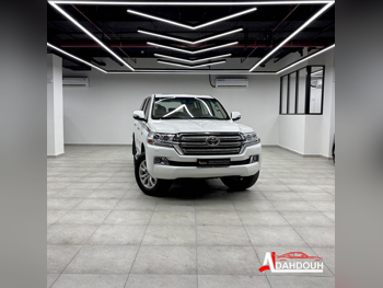 تويوتا  لاند كروزر  جي اكس ار  2021  اوتوماتيك  212,000 كم  8 سلندر  دفع رباعي  اس يو في  أبيض  تحت الضمان