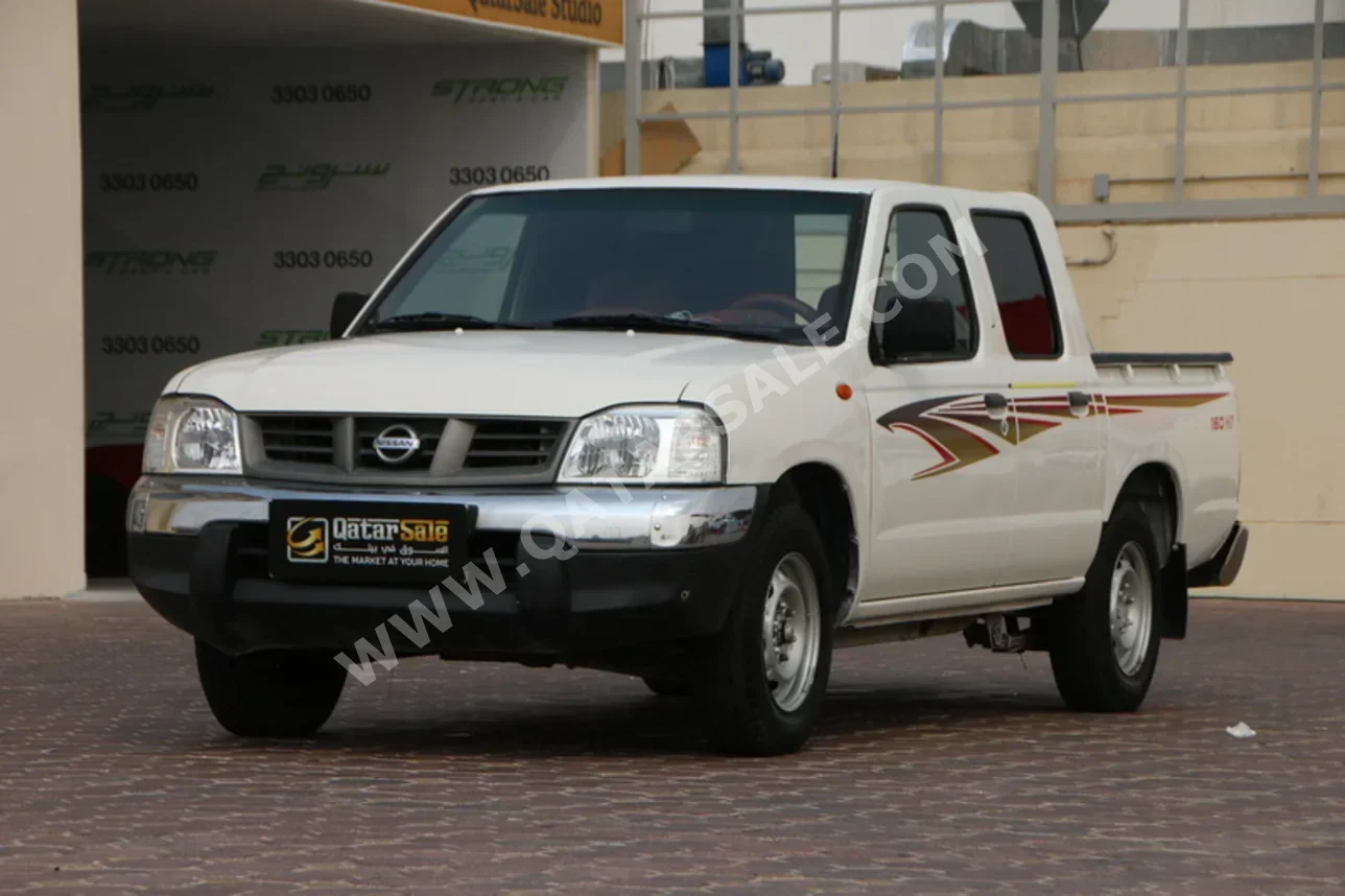 نيسان بيك أب 2014 عادي 445,000 كم 4 سلندر دفع خلفي بيكب أبيض