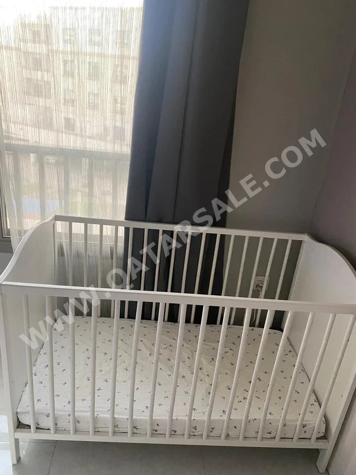 مقعد الطفل / الكراسي الهزازة والأراجيح