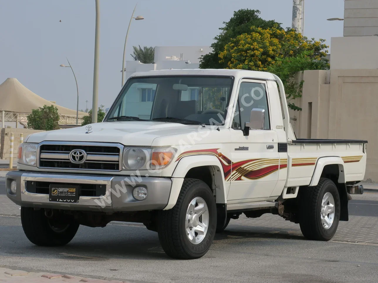 تويوتا لاند كروزر ال اكس 2008 عادي 360,000 كم 6 سلندر دفع رباعي بيكب أبيض