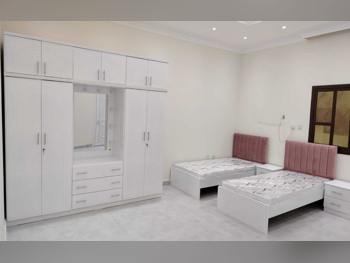 أطقم غرف نوم - طقم مكون من 3 قطع  - متعدد الألوان