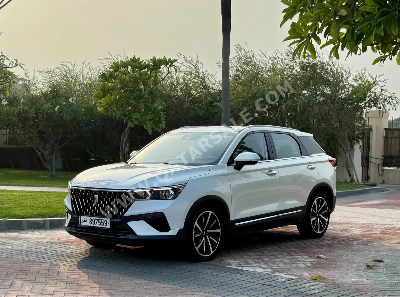 بيستون تي 77 2023 اوتوماتيك 37,000 كم 4 سلندر سحب امامي اس يو في أبيض تحت الضمان