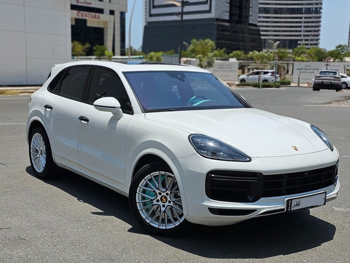 بورش  كيان  توربو  2018  اوتوماتيك  130,000 كم  8 سلندر  دفع رباعي  اس يو في  أبيض