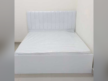 الأسّرة - كينج  - أبيض  - متضمنة المرتبة