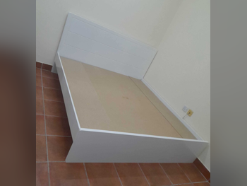 الأسّرة - كينج  - أبيض  - متضمنة المرتبة