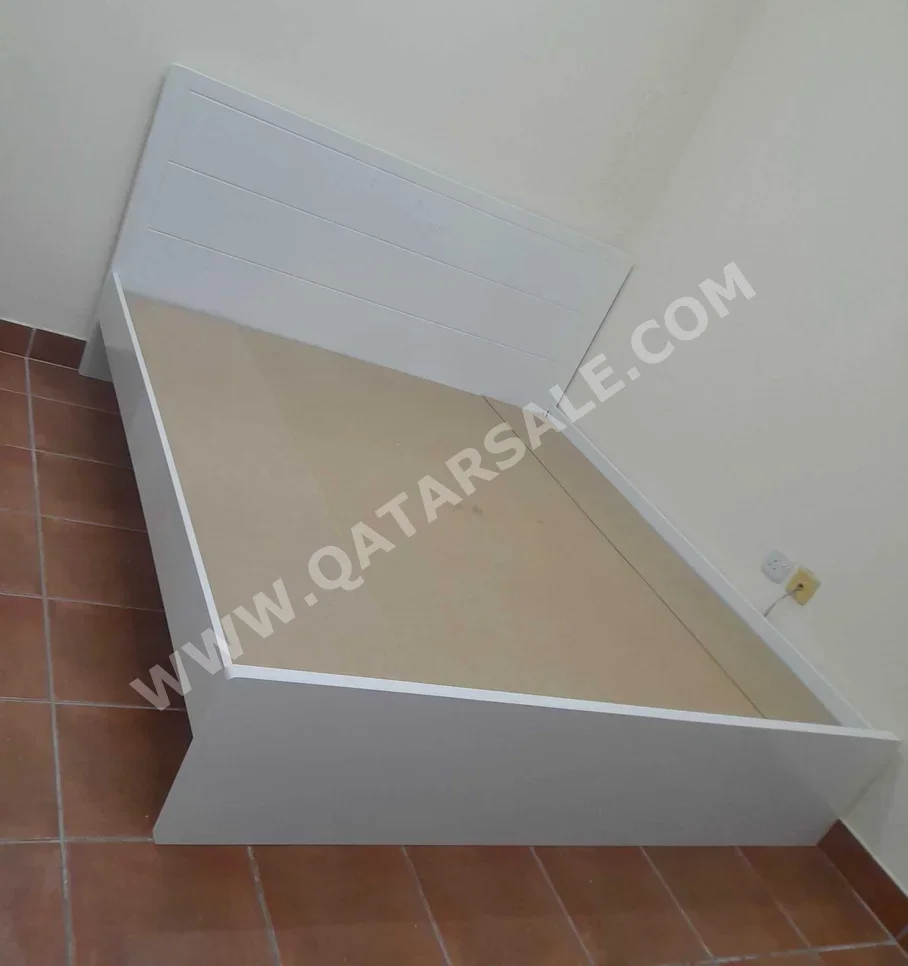 الأسّرة - كينج  - أبيض  - متضمنة المرتبة