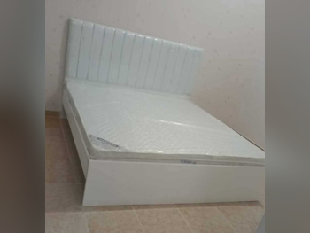 الأسّرة - كينج  - أبيض  - متضمنة المرتبة