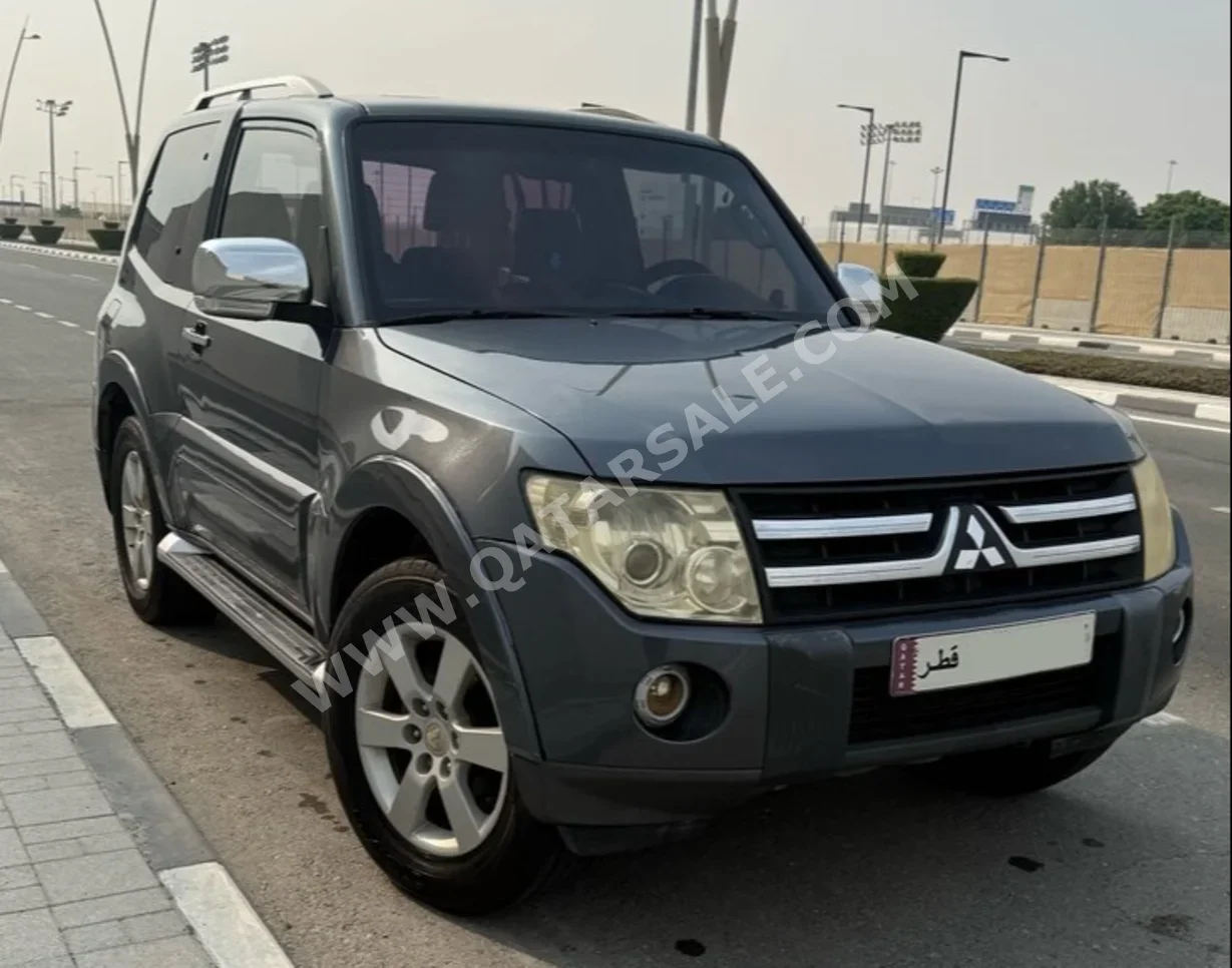 متسوبيشي  باجيرو  3.8  2008  اوتوماتيك  310,000 كم  8 سلندر  دفع رباعي  اس يو في  رمادي
