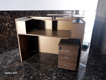 المكاتب ومكاتب الحاسوب - مكتب الاستقبال  - بنى  - مع خزانة ذات 3 أدراج