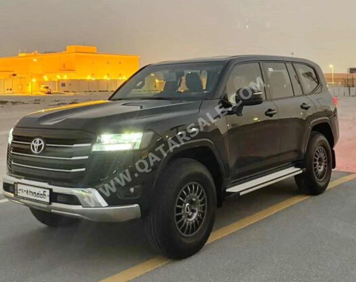 تويوتا لاند كروزر جي اكس 2025 اوتوماتيك 15,500 كم 6 سلندر دفع رباعي اس يو في أسود تحت الضمان