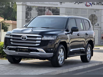 تويوتا  لاند كروزر  جي اكس ار  2023  اوتوماتيك  40,000 كم  6 سلندر  دفع رباعي  اس يو في  أسود  تحت الضمان