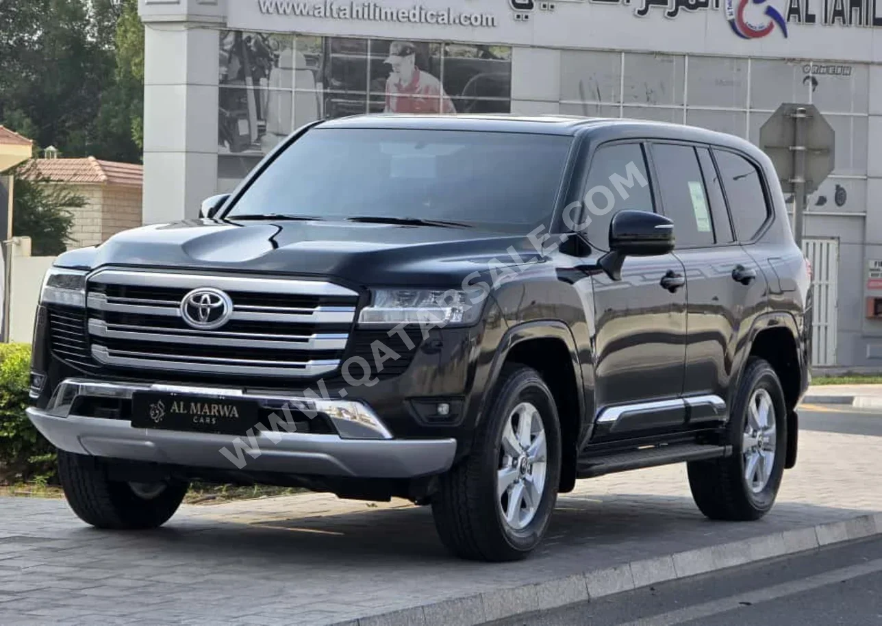 تويوتا  لاند كروزر  جي اكس ار  2023  اوتوماتيك  40,000 كم  6 سلندر  دفع رباعي  اس يو في  أسود  تحت الضمان