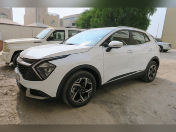 كيا  سبورتج  2023  اوتوماتيك  140,000 كم  4 سلندر  دفع رباعي  اس يو في  أبيض