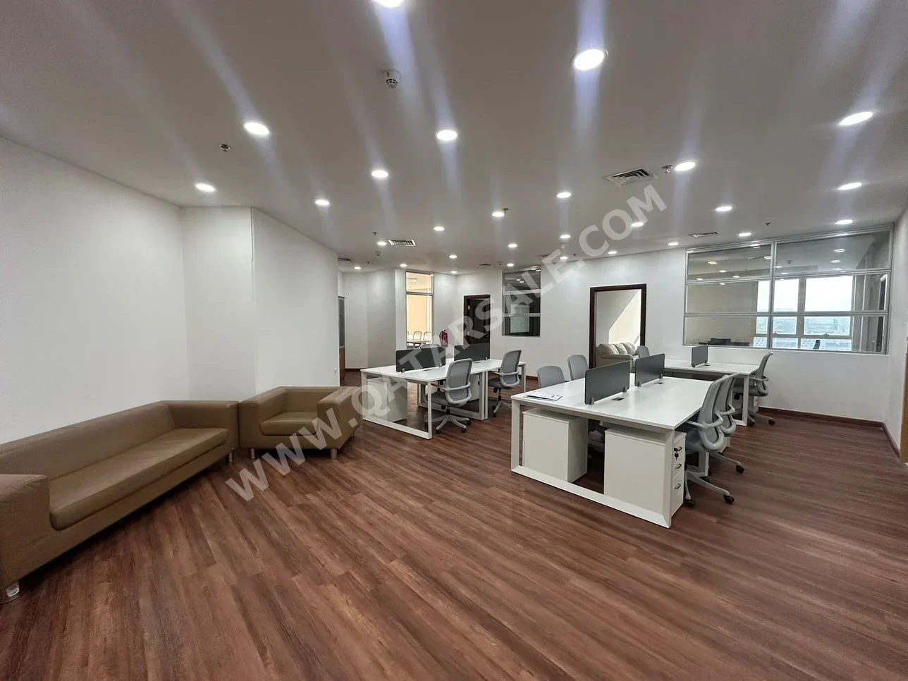 مكاتب تجارية - مفروشة بالكامل  - الدوحة  - الخليج الغربي