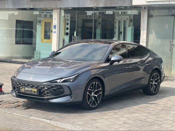 ام جي  7  300  2025  اوتوماتيك  38,000 كم  4 سلندر  دفع رباعي  سيدان  رمادي  تحت الضمان