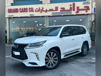 Lexus  LX  570  2016  Automatic  355,000 Km  8 Cylinder  Four Wheel Drive (4WD)  SUV  White