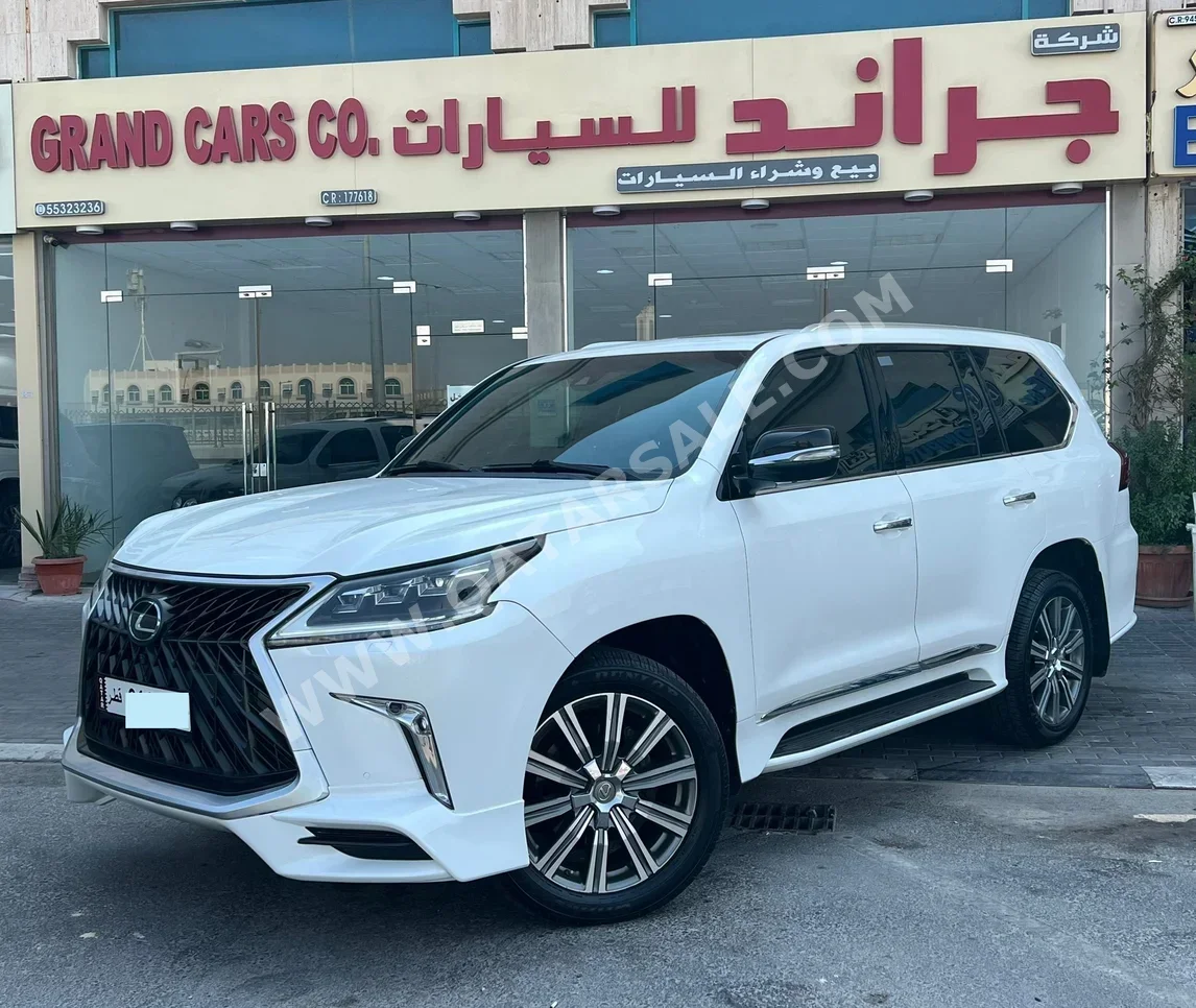 Lexus  LX  570  2016  Automatic  355,000 Km  8 Cylinder  Four Wheel Drive (4WD)  SUV  White
