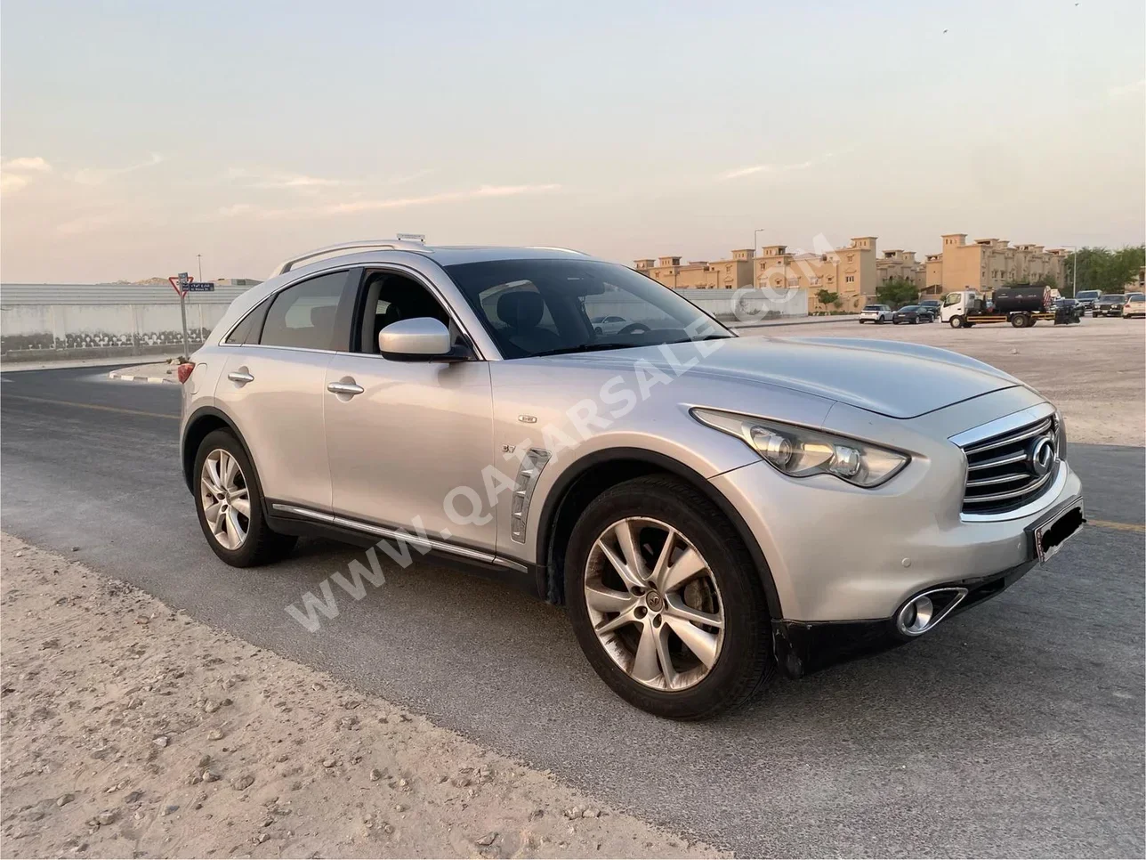 Infiniti  QX  70  2016  Automatic  154,000 Km  6 Cylinder  Four Wheel Drive (4WD)  SUV  Silver