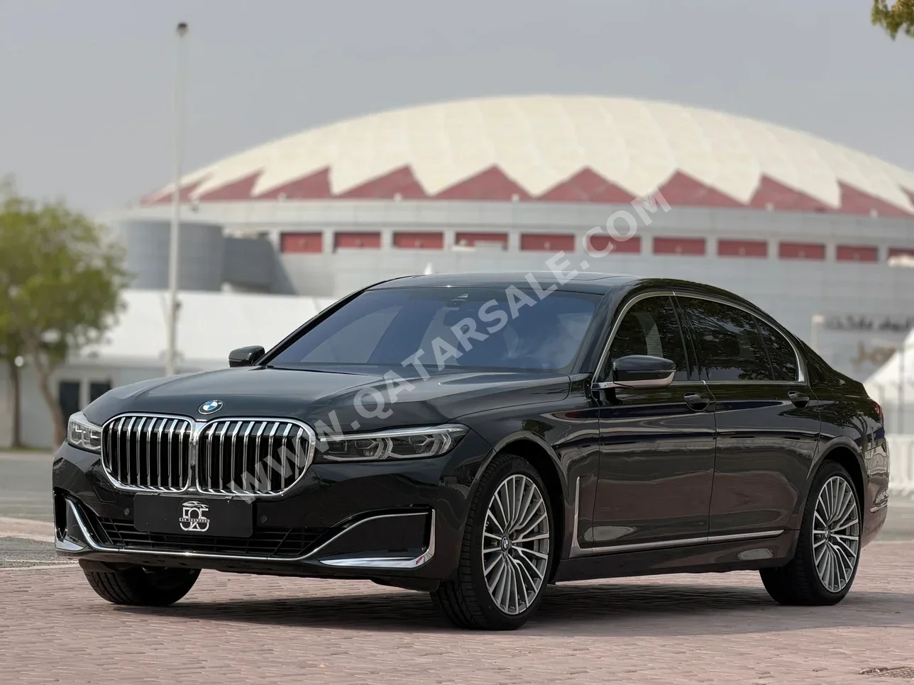 بي ام دبليو  الفئة - السابعة  730 Li  2021  اوتوماتيك  39,000 كم  6 سلندر  دفع خلفي  سيدان  أسود