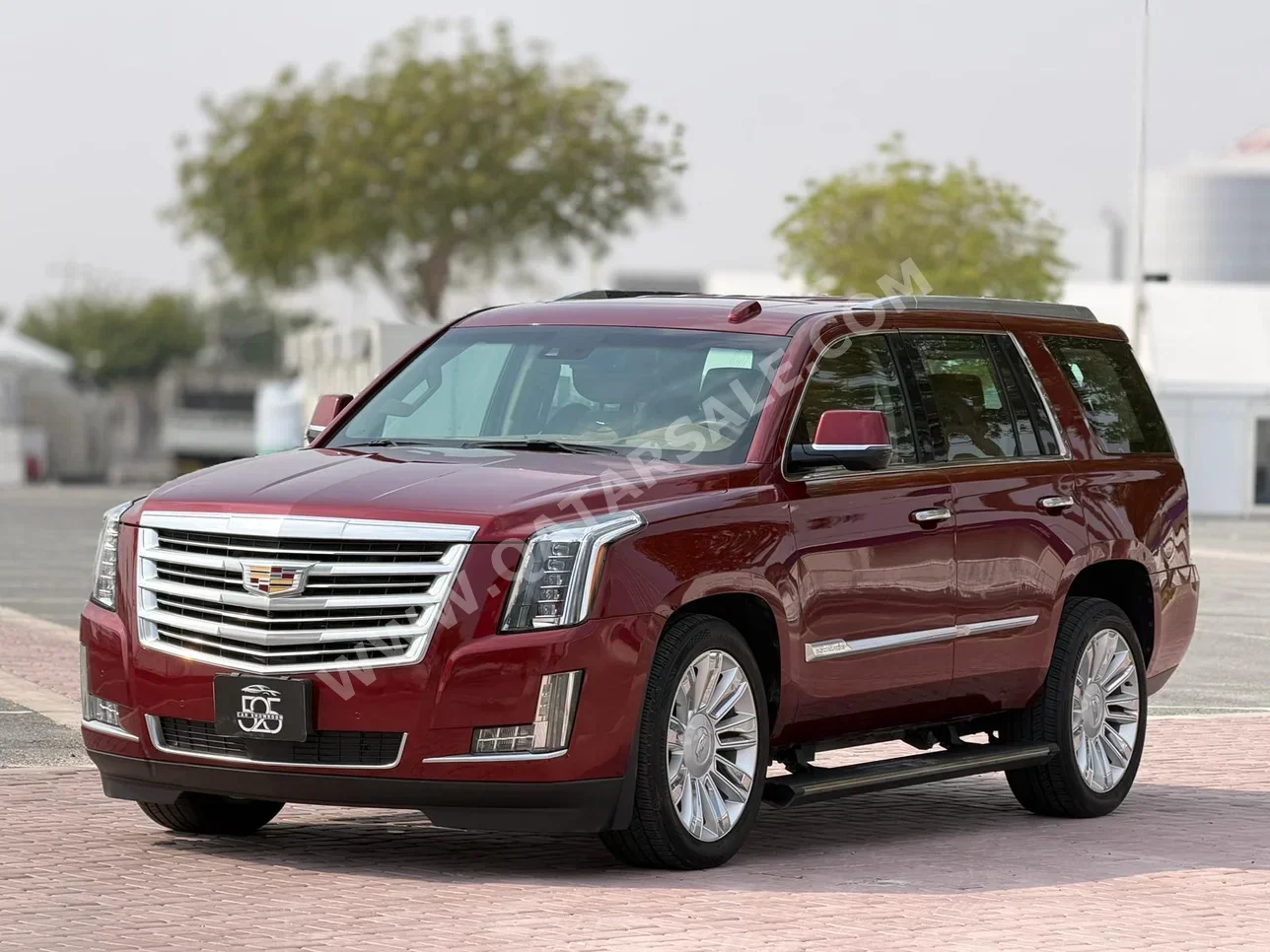 كاديلاك  اسكيليد  بلاتينيوم  2015  اوتوماتيك  132,000 كم  8 سلندر  دفع كلي مستمر  اس يو في  عنابي