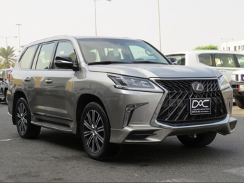 Lexus  LX  570 S  2018  Automatic  251,000 Km  8 Cylinder  Four Wheel Drive (4WD)  SUV  Sonic Titanium