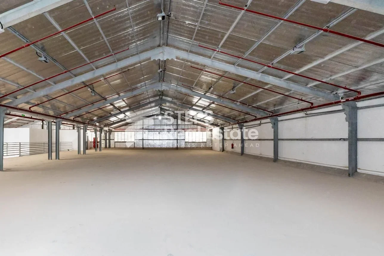 مخازن و مستودعات - الوكرة  - بركة العوامر  -المساحة: 2000 متر مربع