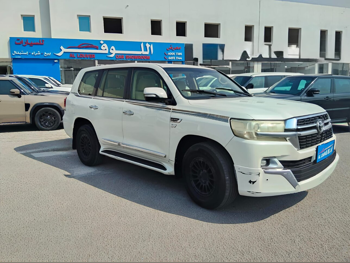 تويوتا لاند كروزر في اكس ار 2018 اوتوماتيك 399,000 كم 8 سلندر دفع رباعي اس يو في أبيض
