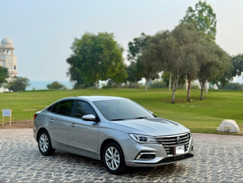 ام جي  ام جي 5  سيدان  فضي  2026