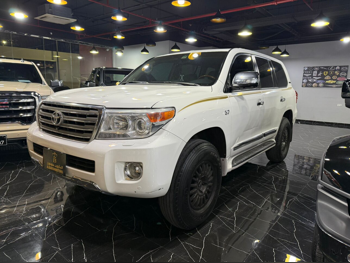 تويوتا  لاند كروزر  في اكس ار  2013  اوتوماتيك  423,000 كم  8 سلندر  دفع رباعي  اس يو في  أبيض