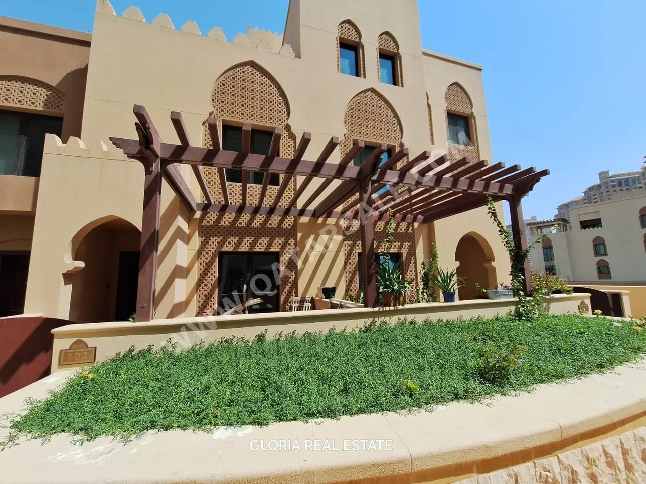 Townhouse - Semi Furnished - Doha - The Pearl - 4 Bedrooms