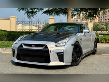 Nissan  GT-R  2014  Automatic  62,000 Km  6 Cylinder  Rear Wheel Drive (RWD)  Coupe / Sport  Silver