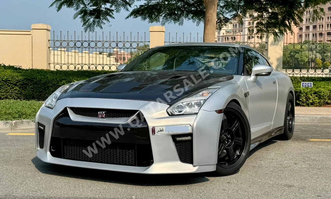Nissan GT-R 2014 Automatic 62,000 Km 6 Cylinder Rear Wheel Drive (RWD) Coupe / Sport Silver