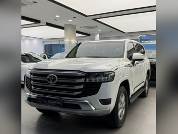 تويوتا  لاند كروزر  جي اكس ار  2024  اوتوماتيك  87,000 كم  6 سلندر  دفع رباعي  اس يو في  أبيض  تحت الضمان