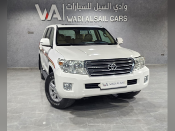 تويوتا  لاند كروزر  جي اكس  2012  اوتوماتيك  390,000 كم  6 سلندر  دفع رباعي  اس يو في  أبيض