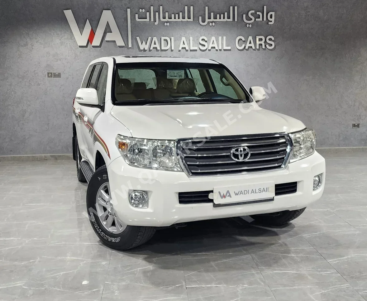 تويوتا  لاند كروزر  جي اكس  2012  اوتوماتيك  390,000 كم  6 سلندر  دفع رباعي  اس يو في  أبيض