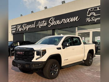 جي ام سي  سييرا  اي تي 4  2025  اوتوماتيك  9,000 كم  8 سلندر  دفع رباعي  بيكب  أبيض  تحت الضمان